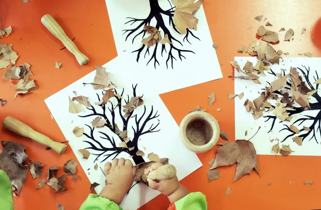 Niños arboles